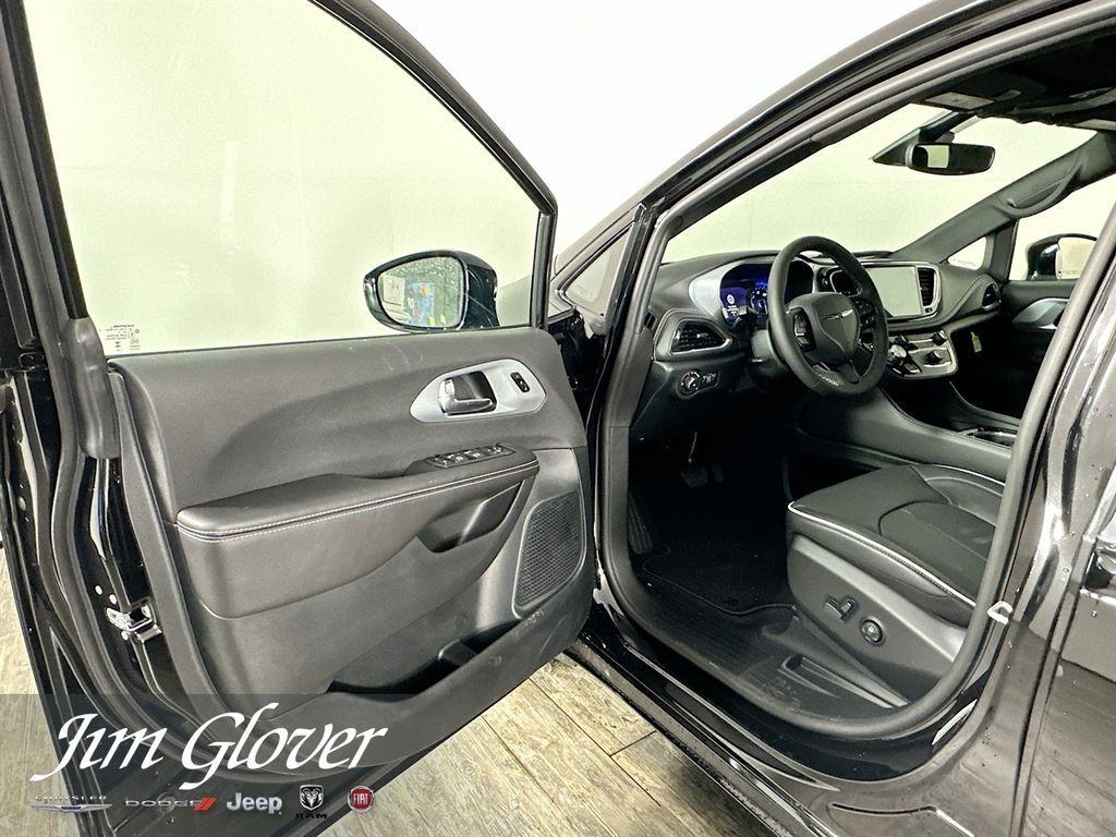 new 2026 Chrysler Pacifica car, priced at $48,785