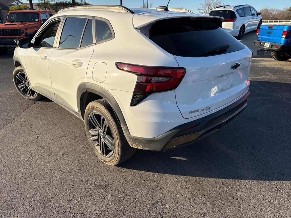used 2024 Chevrolet Trax car, priced at $20,359