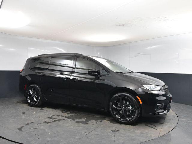 new 2026 Chrysler Pacifica car, priced at $39,680