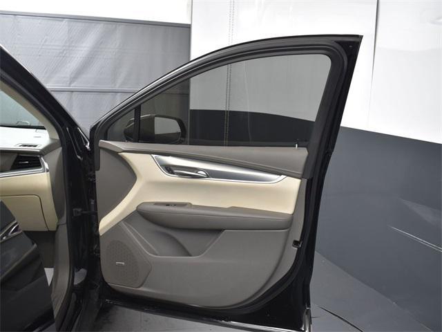 used 2020 Cadillac XT5 car, priced at $15,500