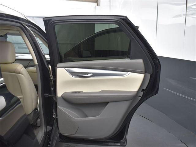 used 2020 Cadillac XT5 car, priced at $15,500