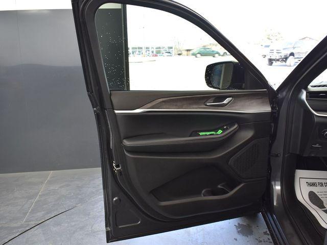 new 2026 Jeep Grand Cherokee car, priced at $42,945