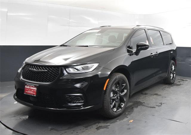 new 2026 Chrysler Pacifica car, priced at $44,655