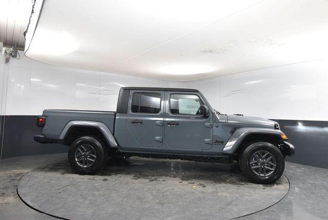 new 2026 Jeep Gladiator car, priced at $45,475
