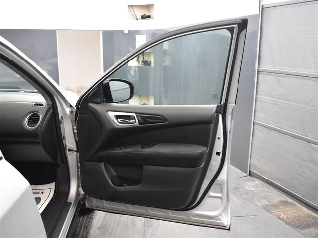 used 2015 Nissan Pathfinder car, priced at $9,900