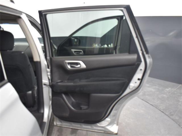 used 2015 Nissan Pathfinder car, priced at $9,900