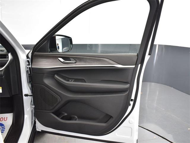 new 2025 Jeep Grand Cherokee L car, priced at $47,665