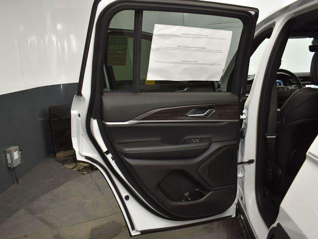 new 2026 Jeep Grand Cherokee car, priced at $42,350