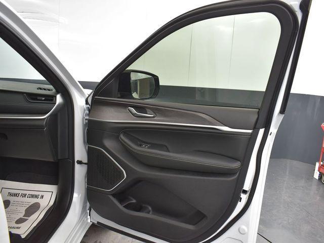 new 2026 Jeep Grand Cherokee car, priced at $47,485