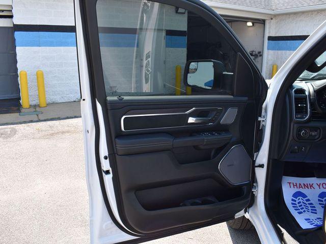 Ivory White Tri-Coat Pearlcoat 2026 RAM 1500 Laramie