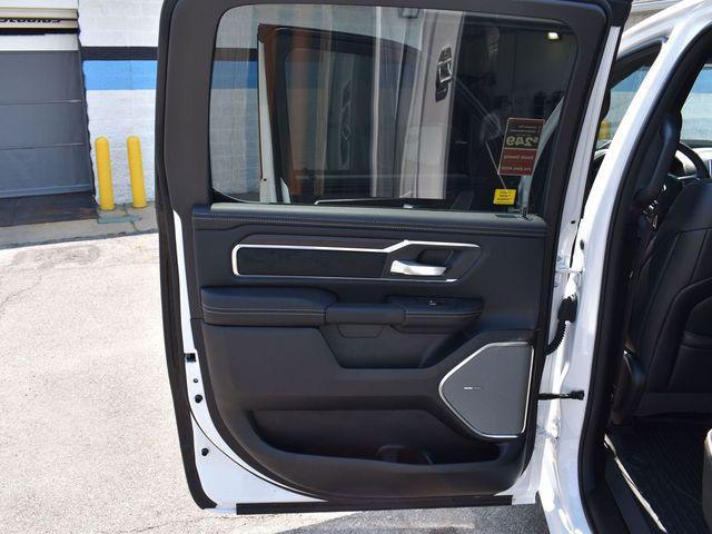 Ivory White Tri-Coat Pearlcoat 2026 RAM 1500 Laramie