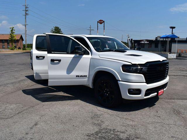 Ivory White Tri-Coat Pearlcoat 2026 RAM 1500 Laramie