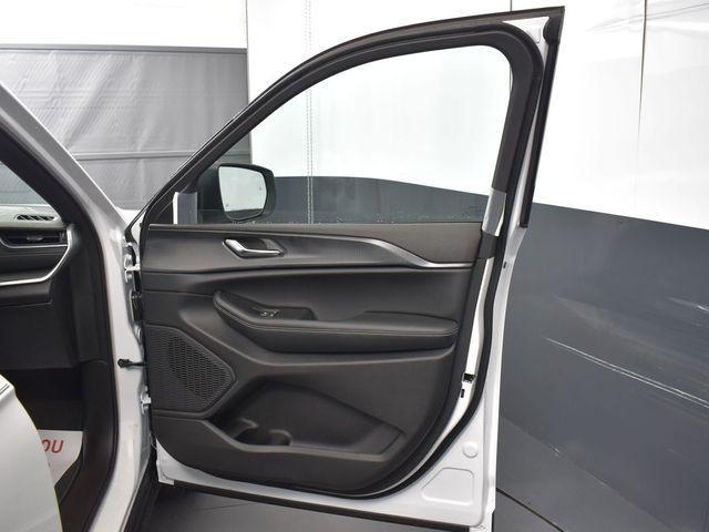 new 2025 Jeep Grand Cherokee car, priced at $31,250