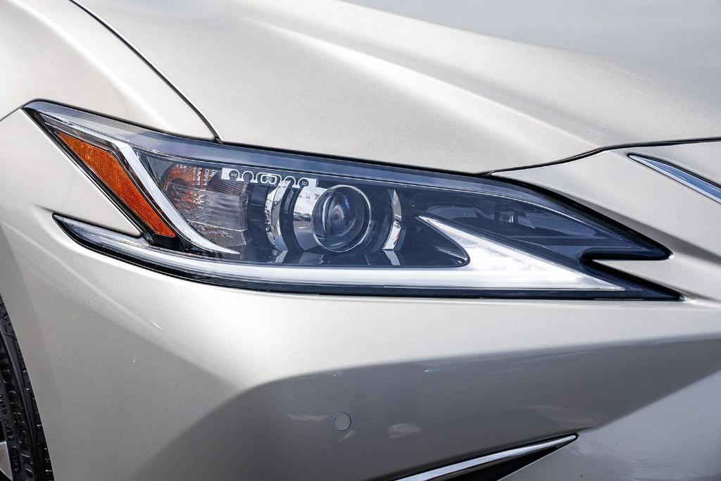 used 2021 Lexus ES 300h car, priced at $42,991