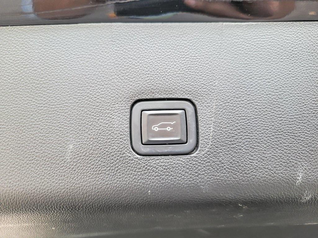 used 2020 Chevrolet Traverse car, priced at $21,850