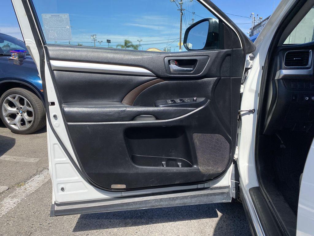used 2019 Toyota Highlander car, priced at $24,557