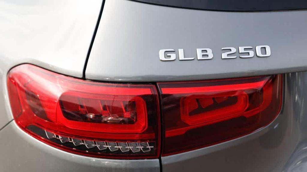 used 2022 Mercedes-Benz GLB 250 car, priced at $25,599