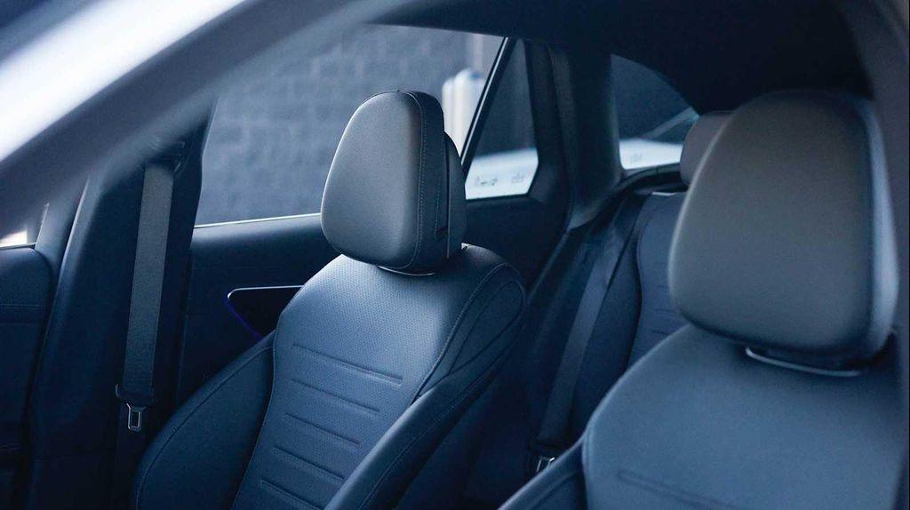 new 2026 Mercedes-Benz GLC 300 car, priced at $58,339