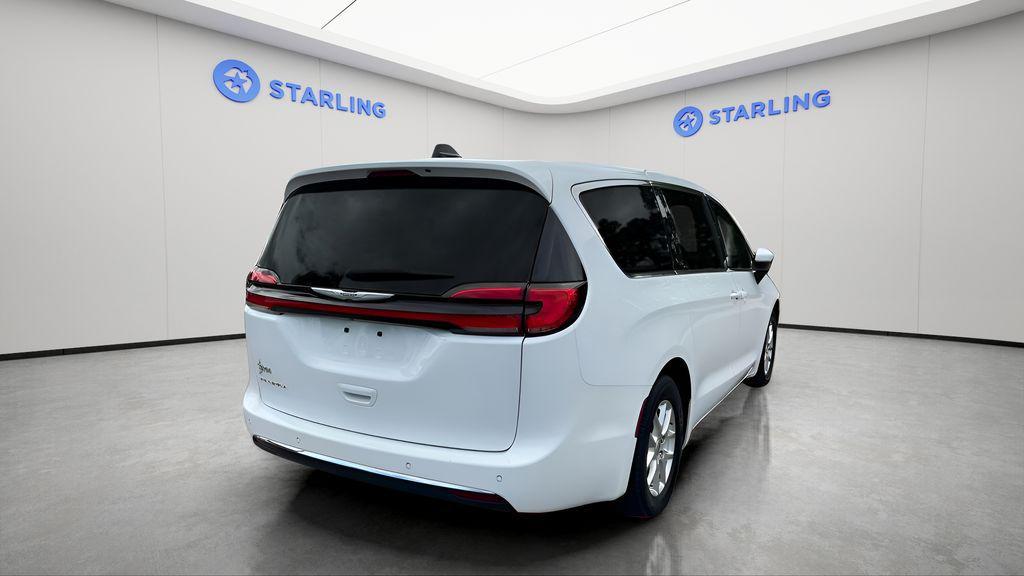 used 2023 Chrysler Pacifica car, priced at $22,086