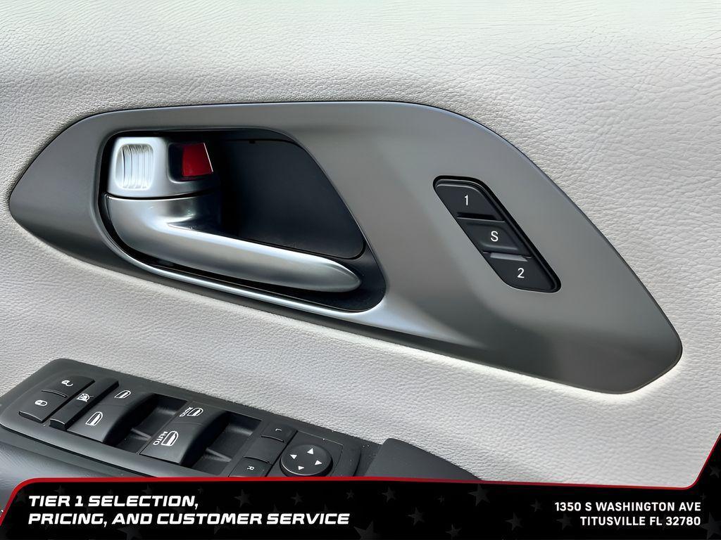 used 2023 Chrysler Pacifica car, priced at $22,086
