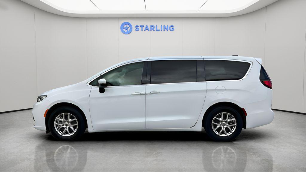 used 2023 Chrysler Pacifica car, priced at $22,086