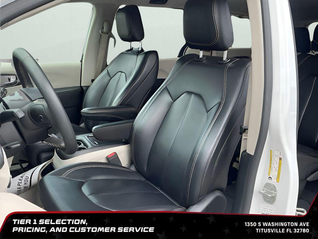 used 2023 Chrysler Pacifica car, priced at $22,086
