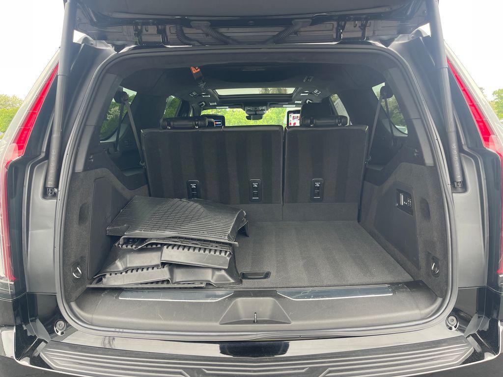used 2024 Cadillac Escalade ESV car, priced at $91,790