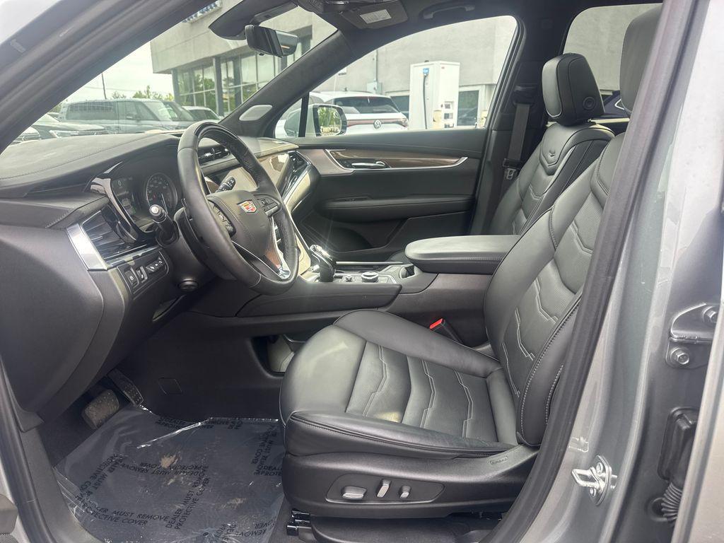 used 2025 Cadillac XT6 car, priced at $55,289