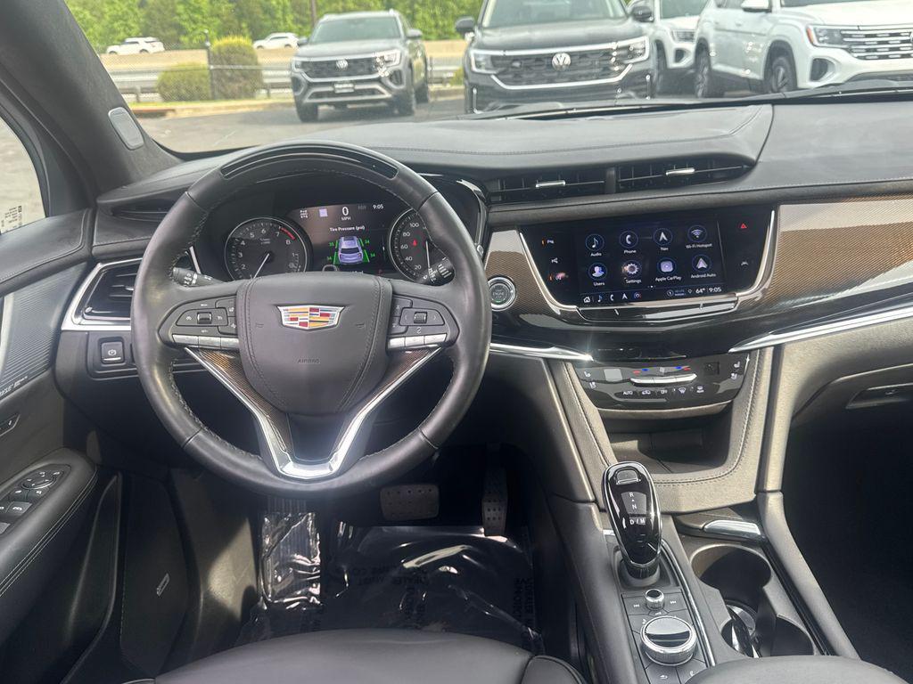 used 2025 Cadillac XT6 car, priced at $55,289