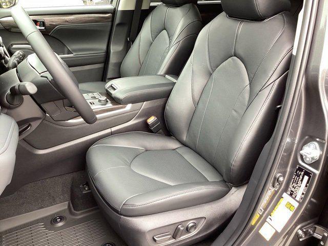 new 2025 Toyota Highlander car, priced at $53,432