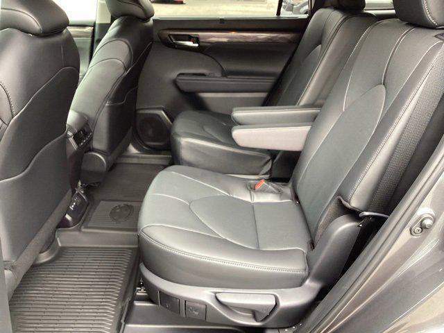 new 2025 Toyota Highlander car, priced at $53,432