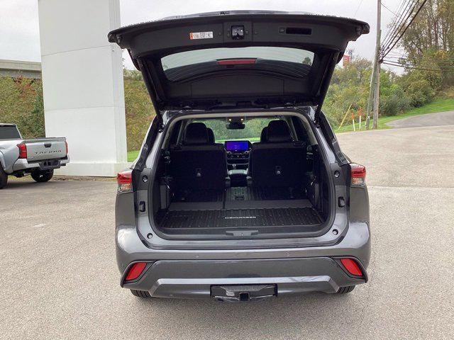 new 2025 Toyota Highlander car, priced at $53,432