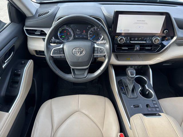 used 2023 Toyota Highlander Hybrid car, priced at $39,990