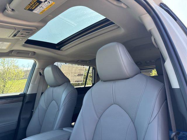 new 2026 Toyota Highlander car, priced at $53,628