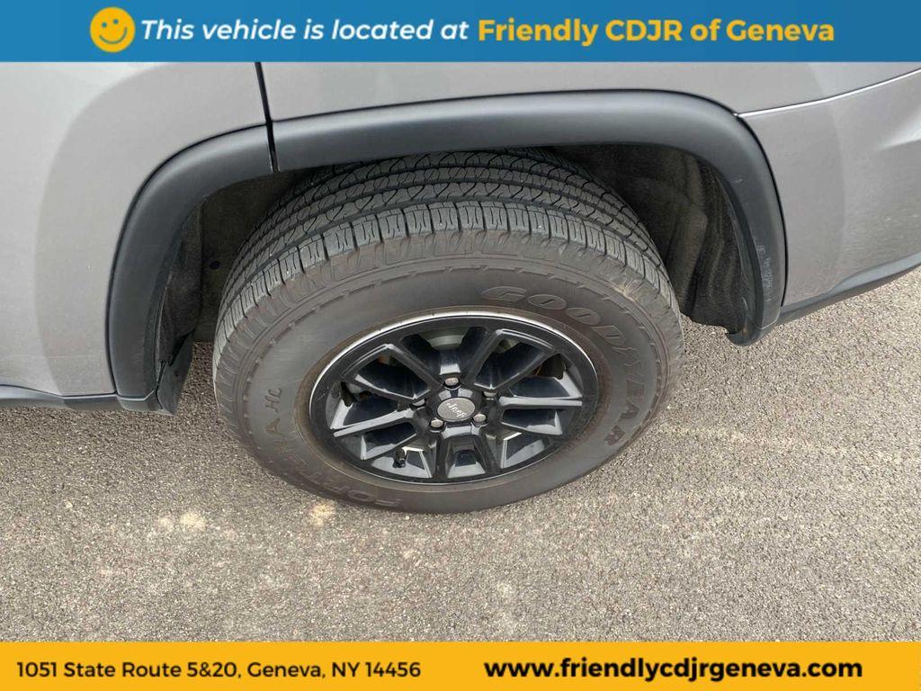 used 2020 Jeep Grand Cherokee car, priced at $20,495