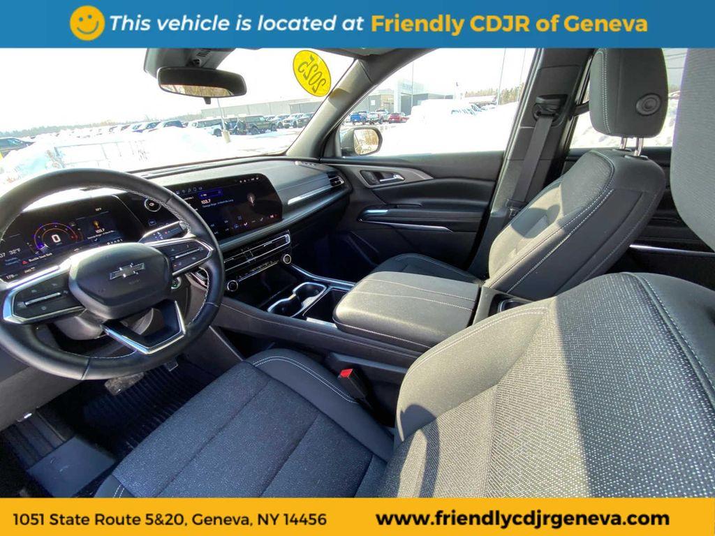 used 2025 Chevrolet Traverse car, priced at $39,995