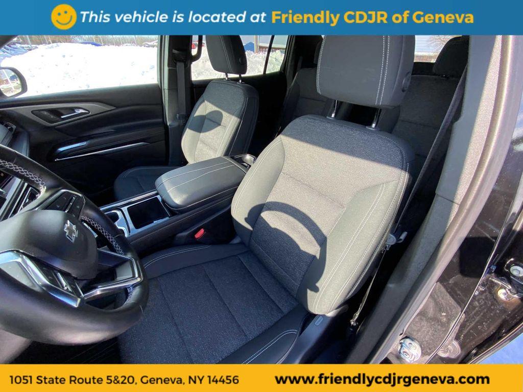 used 2025 Chevrolet Traverse car, priced at $39,995