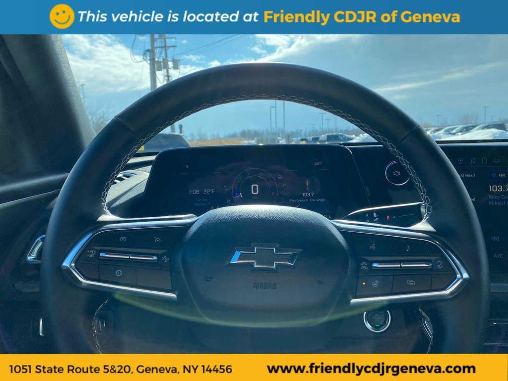 used 2025 Chevrolet Traverse car, priced at $39,995