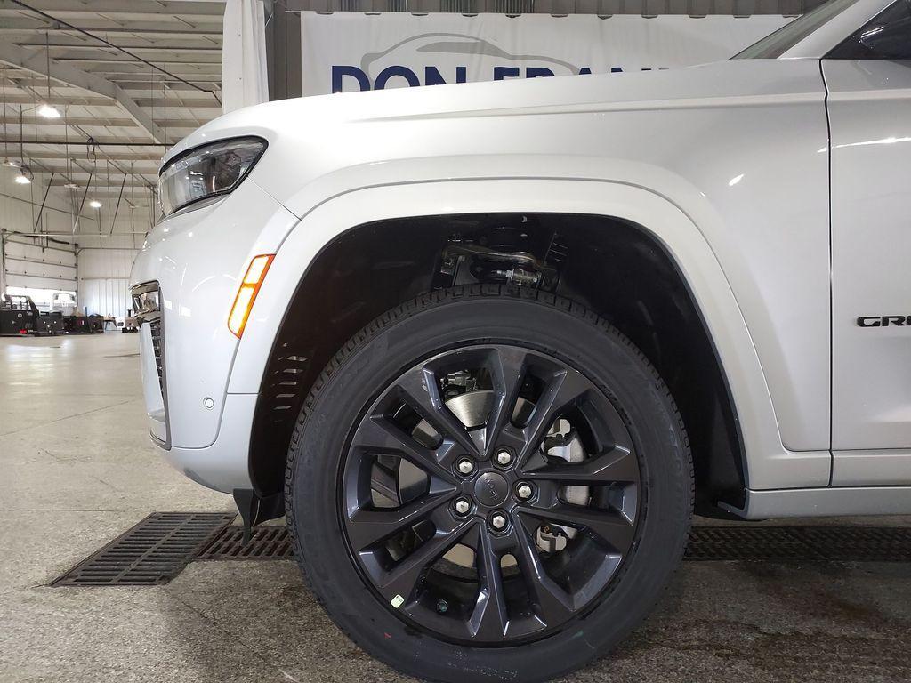 new 2026 Jeep Grand Cherokee L car, priced at $53,814