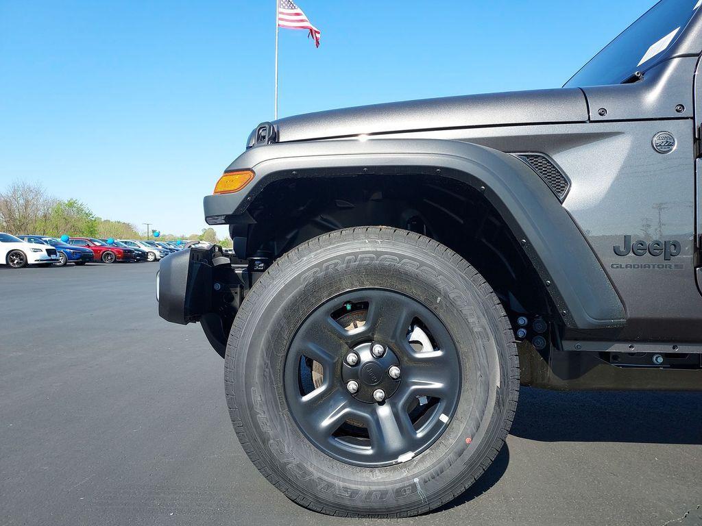 new 2026 Jeep Gladiator car, priced at $40,290