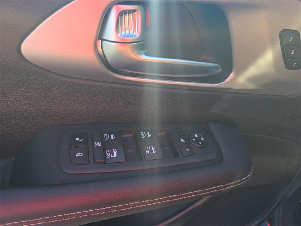 used 2024 Chrysler Pacifica car, priced at $41,588