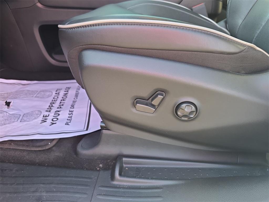 used 2024 Chrysler Pacifica car, priced at $41,588