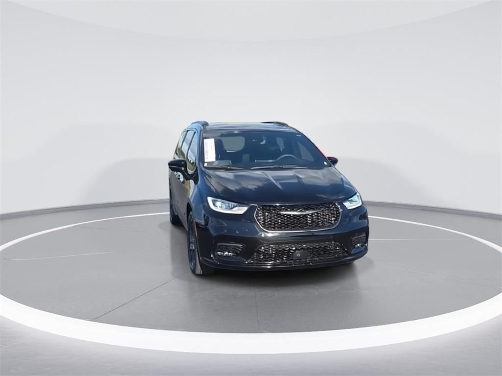 used 2024 Chrysler Pacifica car, priced at $41,588