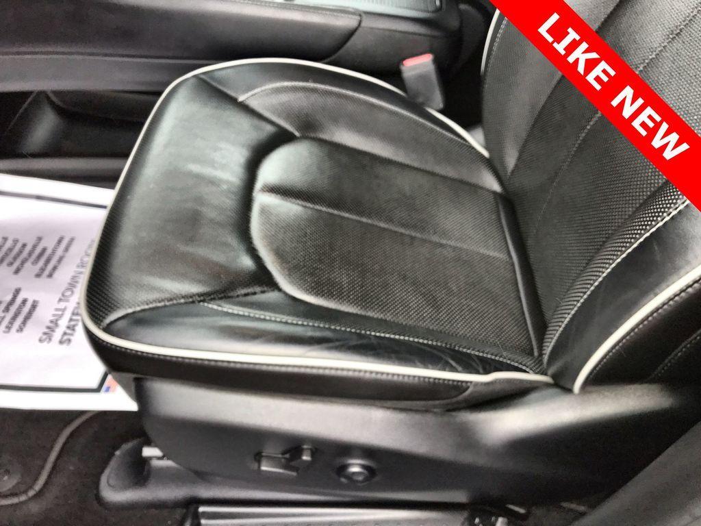 used 2023 Chrysler Pacifica Hybrid car, priced at $35,875