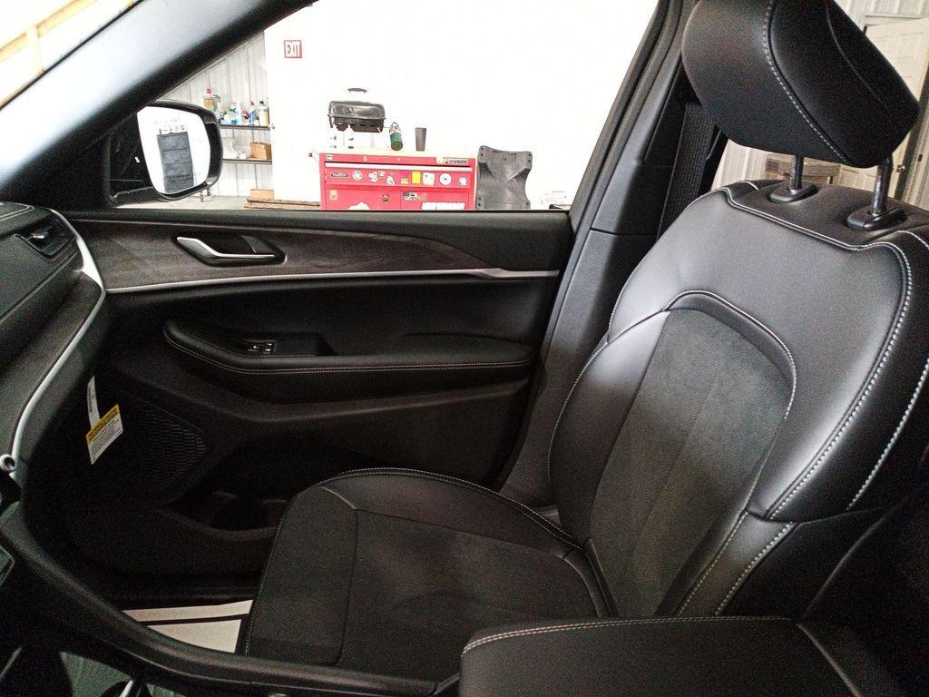 new 2026 Jeep Grand Cherokee L car, priced at $50,165