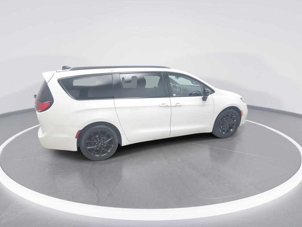 used 2024 Chrysler Pacifica car, priced at $32,487
