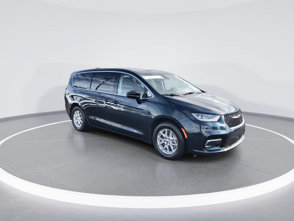 used 2024 Chrysler Pacifica car, priced at $29,887