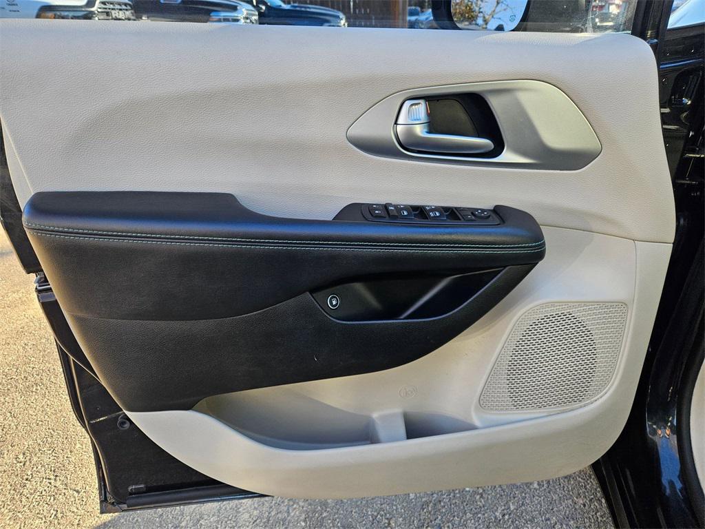 used 2018 Chrysler Pacifica Hybrid car, priced at $19,993