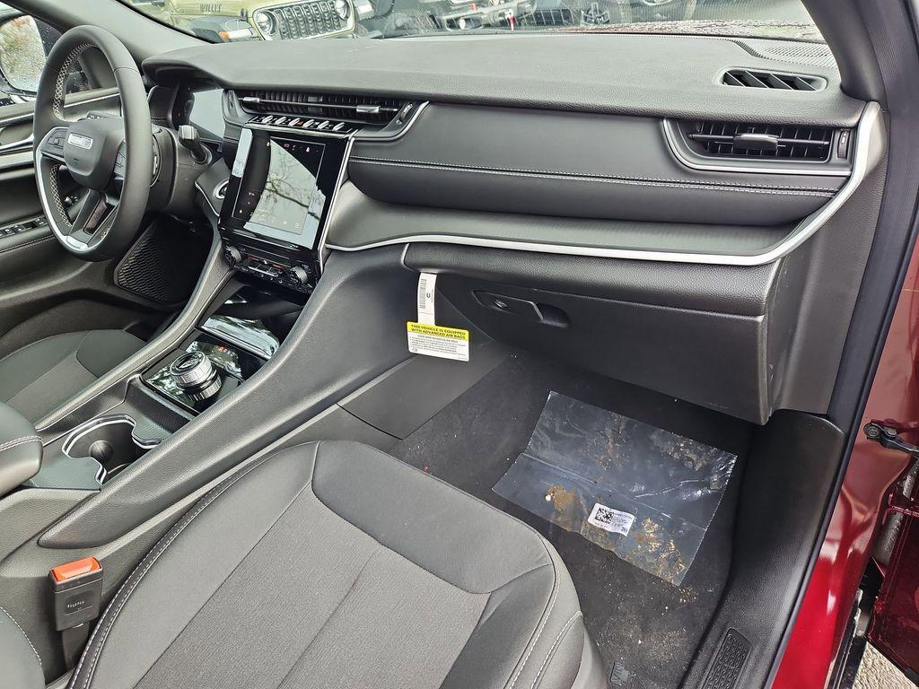 new 2026 Jeep Grand Cherokee car, priced at $34,993