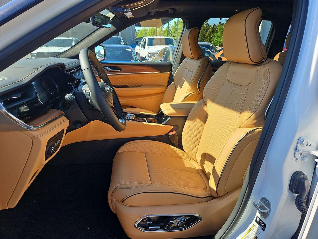 new 2026 Jeep Grand Cherokee car, priced at $54,993